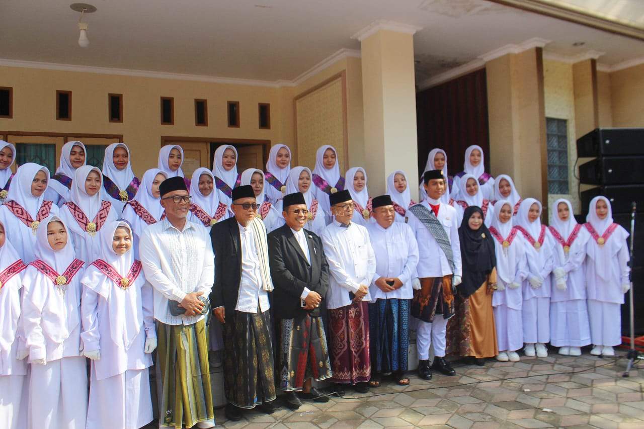 Bupati Lombok Barat Apresiasi Ponpes Al-Aziziyah Kapek Sukses Jadi Tuan Rumah Upacara Hari Santri Nasional 2025 Kabupaten Lombok Barat