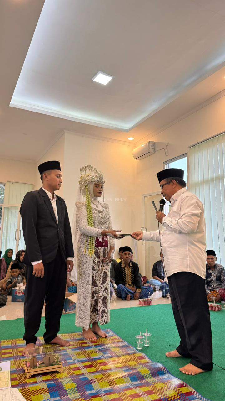 Tingkatkan Layanan Prima, KUA Lingsar Fasilitasi Akad Nikah Pasangan Asal Karang Bayan