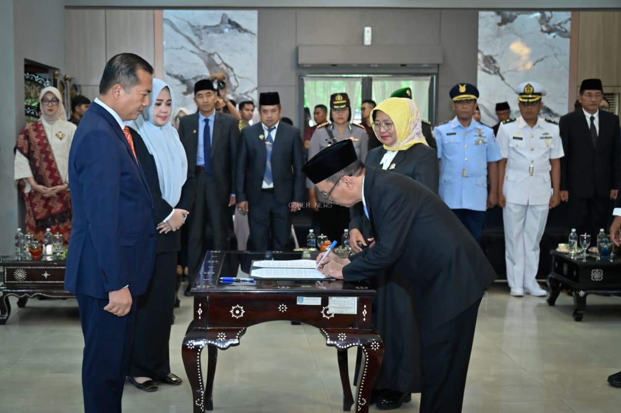 Gubernur Iqbal Lantik Sekda NTB